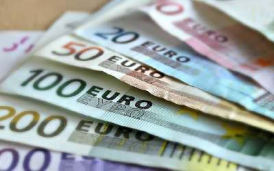 É possível investir com um salário mínimo? | Credível